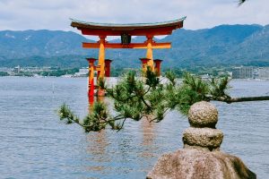 kuil-itsukushima-tempat-wisata-jepang